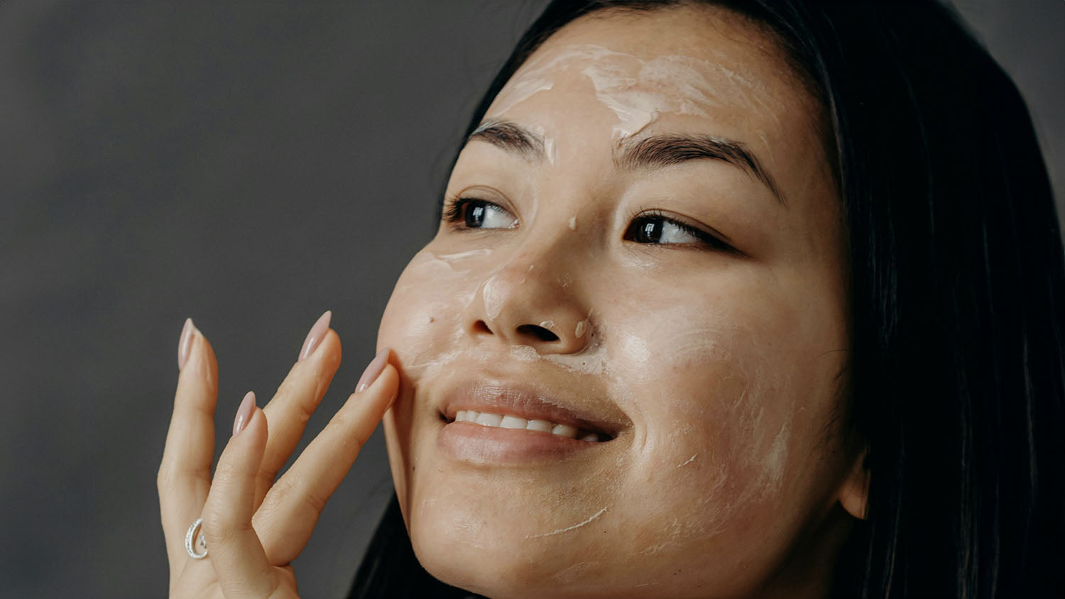 Guida alla skincare routine: come curare la pelle in 3 step