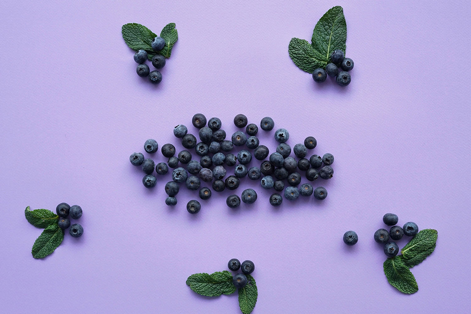 Mirtillo per la pelle: scopri i benefici e come usarlo nella tua skincare
